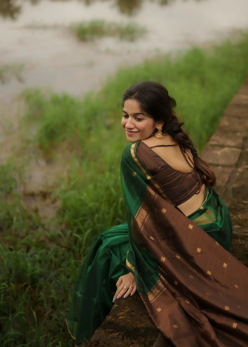 Soft & Graceful Bottle Green Maheshwari Silk Cotton Saree