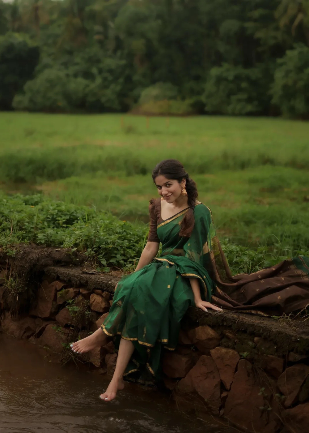Soft & Graceful Bottle Green Maheshwari Silk Cotton Saree